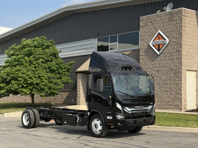 2027 Isuzu NRR Diesel - main photo