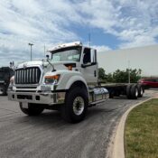 2027 International HV615 SBA 6&times;4 - photo 4 of 6